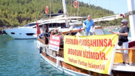 Bodrum  Yurttaş İnsiyatifi koyları cehenneme çeviren yatlara karşı denizden eylem yaptı, yatlar sağa sola kaçıştı