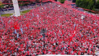 ANKARA’DA 200 BİN TÜRK BAYRAĞI KUVAYI MİLLİYE RUHUNU CANLANDIRDI