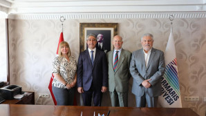 BAŞKAN OKTAY İNGİLİZ DİPLOMATLARI AĞIRLADI