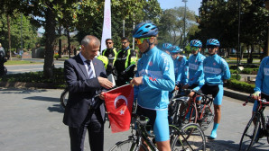 BAYRAK TESLİM ALINDI