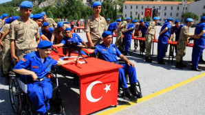 Engelleri Aşıp Asker Oldular