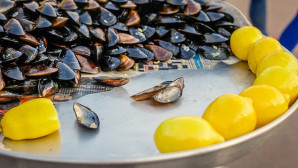 Bodrum’da zehirlenmelerden dolayı midye satışı yasaklandı