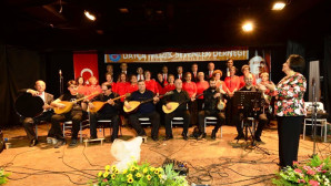 DATÇA’DA AÇIK HAVADA TÜRKÜLERLE DOLU BİR GECE