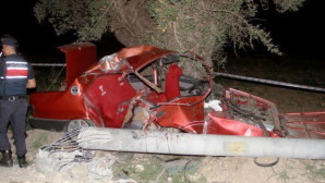 Seydikemer’de direğe çarptı iki ölü .