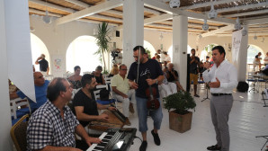 BAŞKAN ARAS, ÇÖKERTME TÜRKÜSÜ İLE SAHNEDE