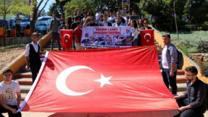 ÜNİVERSİTELİLERDEN , TERÖRE LANET ANALARA DESTEK YÜRÜYÜŞÜ