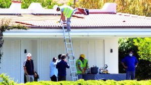 Özdilin villasındaki yıkım durduruldu.