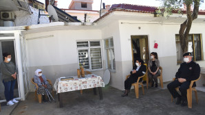 Vali Civelek’ten 102 yaşındaki Emeti Karaağıl’a ziyaret