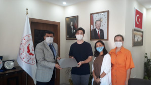 ÜNİVERSİTEYİ KAZANDI BİLGİSAYARLA ÖDÜLLENDİRİLDİ  