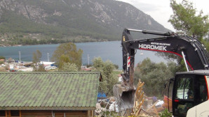 KAÇAK YAPI CENNETİNDE YIKIM