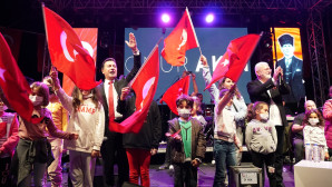 BAŞKAN ARAS, ONUR AKIN’LA DÜET YAPTI