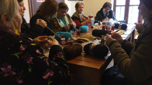 100 Yaş Evi üyeleri sevgi örüyor