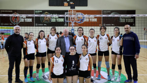 MENTEŞE KIZLAR VELOYBOL TAKIMI RAKİP TANIMIYOR