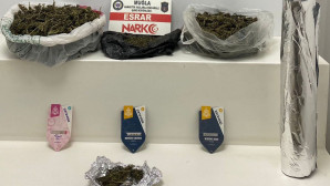 UYUŞTURUCU TACİRLERİ YAKALANDI     