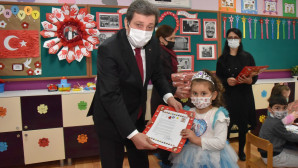 Öğrencilerin Karne Sevincine Ortak Oldu