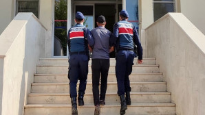 16 Suçtan kesinleşmiş hapis cezasından aranıyordu.  