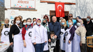 Pastacılık Kursuna Katılan Kadın Kursiyerlere Sertifikaları Verildi