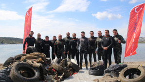 KIYIDA VE DENİZDE TEMİZLİK SÜRÜYOR