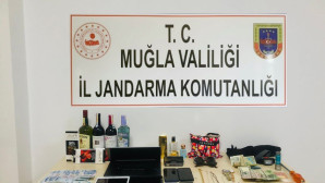 Jandarma hırsızları çaldıkları mallarla yakaladı.