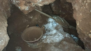 TARİHİ ESER ARIYORLARDI