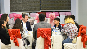 Yetimler Gününde Çocuklarla İftarda Bir Araya Geldi