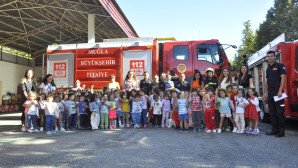 Minik öğrencilerden itfaiyeye ziyaret