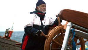 DELİ DERYALI BİR DÂHİ “YÜCEL KÖYAĞASIOĞLU” BODRUM’DA