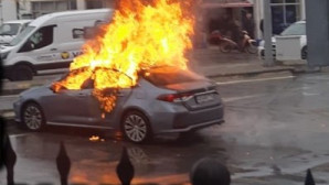 LPG’Lİ ARAÇ YANDI İKİ KİŞİ YARALI