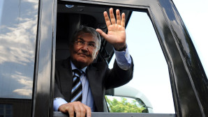 Deniz Baykal hayatını kaybetti