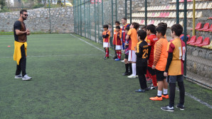 Bodrum’da depremzede çocuklara ücretsiz futbol okulu