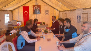 CHP’li Burak Erbay, Sağlık hizmeti almaya giden depremzedeler sağlıksız binalarla karşılaştı