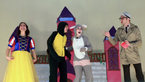 MENTEŞE BELEDİYE TİYATROSU ÇOCUKLARIN YÜZÜNÜ GÜLDÜRDÜ