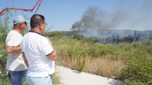 Milas _Bodrum  karayolunda başlayan yangın devam ediyor