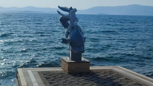 HERMİAS HEYKELİ YENİDEN GÜLLÜK HALKIYLA BULUŞTU