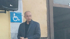 6 yaşındaki Öğrencisini kaldırıp fırlattı