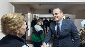 Vali İdris Akbıyık Yeni Yıla vatandaşlarla birlikte girdi.