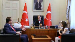 ÇOCUKLAR VALİLİK KOLTUĞUNDA