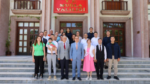 Emekliye Ayrılan Özel Kalem Müdürü Baki Gencel, Vali Dr. İdris Akbıyık’a Veda Ziyaretinde Bulundu