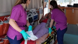 Yunan adası açıklarında parmağı kopan Türk turistin yardımına deniz ambulansı koştu