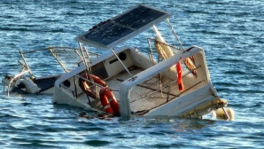 Bodrum’da fırtına etkili oldu, sabah kalkan teknesini karada buldu