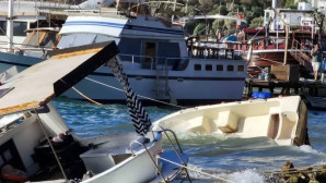 Bodrum’da fırtına’da tekneler karaya sürüklendi