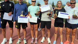 Bodrumlu atletler İzmir’de ve  Muğla’da Ata’ya  Saygı koşusunda 12 kupa kazandı