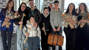 Bodrum’da sezonun ilk turistleri çiçeklerle karşılandı