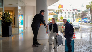 Marmaris Esnaf Odası İlik İngiliz Turist Kafilesini Karşıladı   