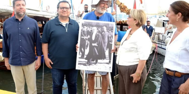 Son seferine çıkan efsane süngerci Aksona Mehmet Bodrum’da Atatürk posterleri ile karşılandı.