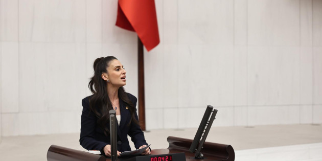 “KYK bursu üniversite yemekhanesinde 2 öğün yemeğe zor yetiyor”