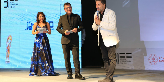 Ege’nin Maviliklerinde Sanatın Sesi: Sanatçılardan Bodrum Uluslararası Film Festivali’ne Gönüllü Destek! 