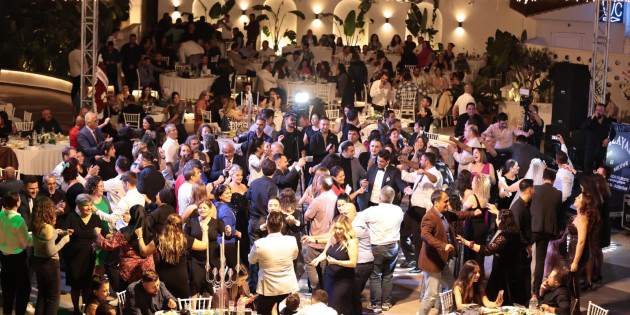 MUĞLA BÜYÜKŞEHİR BELEDİYESİ MARMARİS ESNAFININ YANINDA