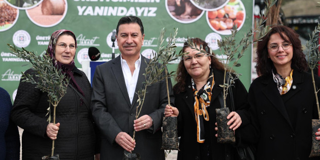 Meyve Fidanı Dağıtımında Üreticilerle Buluştu