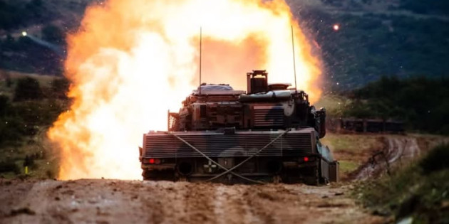 Yunanistan Güney Kıbrıs’ı cephaneliğe çeviriyor, şimdide tank sevkiyatı yapacaklar